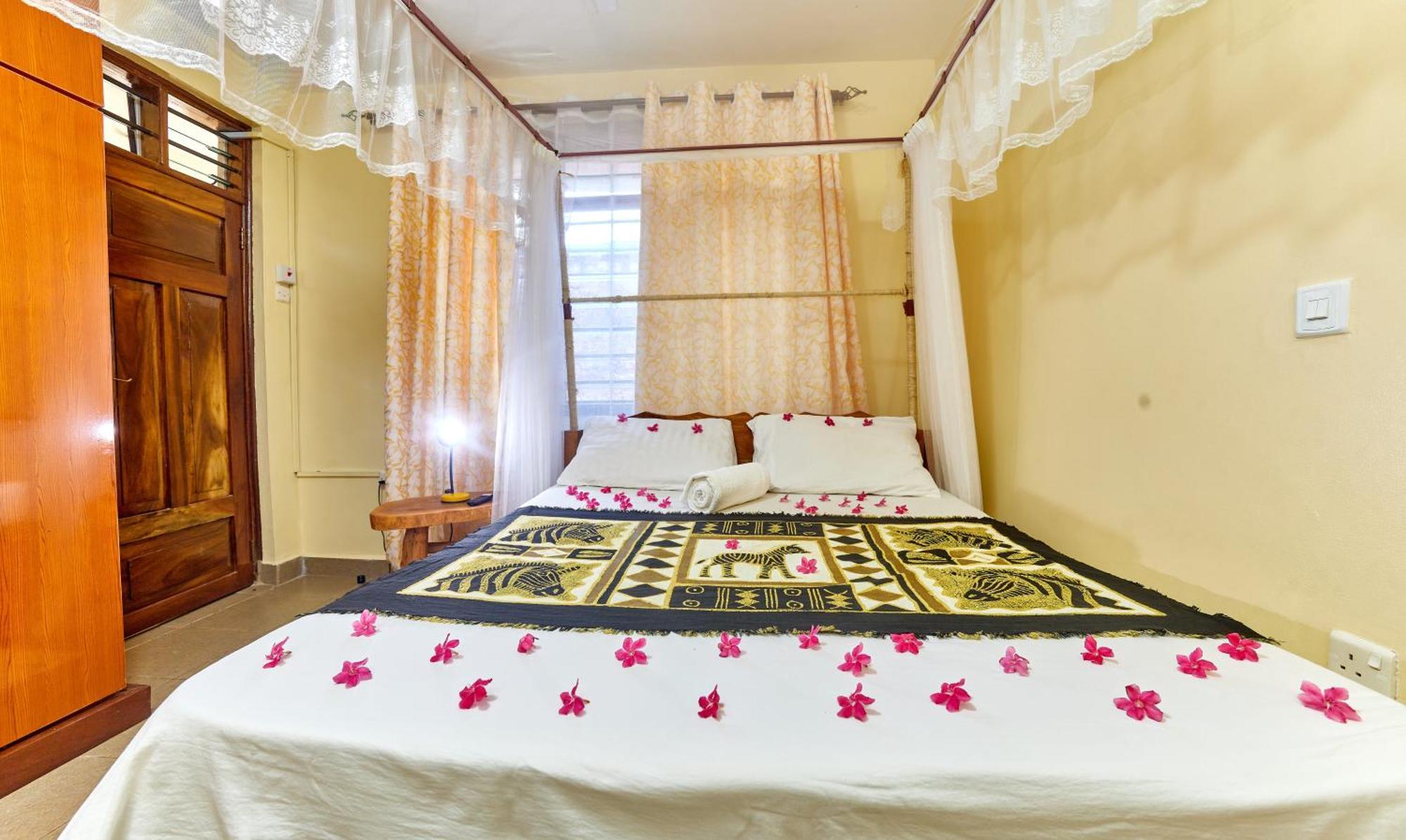 Diani Beach Gold Apartments Экстерьер фото